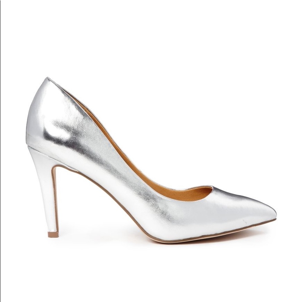 ✨HOST PICK✨ ASOS Silver Pointed heels